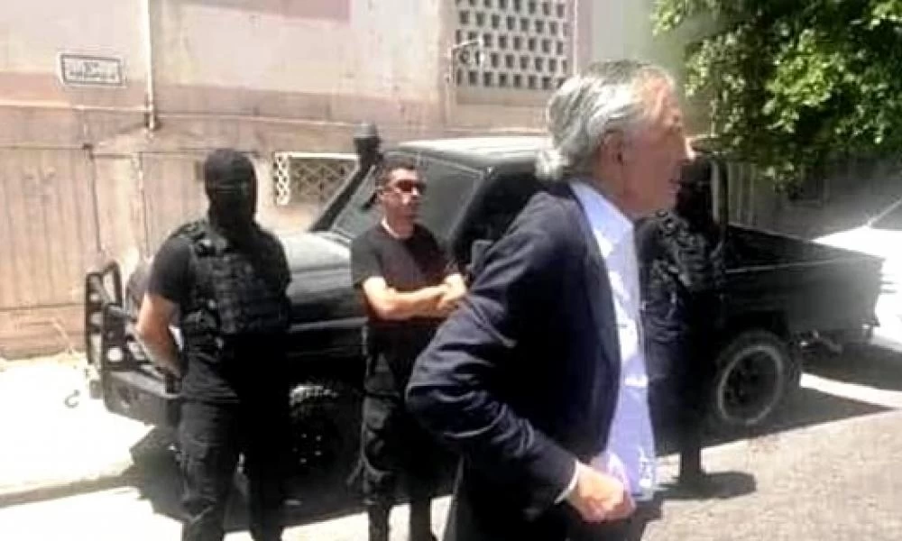 Η μυστική αποστολή του Μπερνάρ-Ανρί Λεβί στην Ταρχούνα της Λιβύης